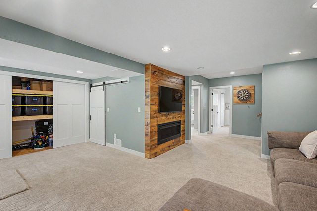 1579 Hilo Avenue N, Oakdale, MN 55128