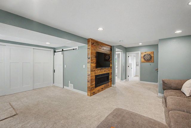 1579 Hilo Avenue N, Oakdale, MN 55128