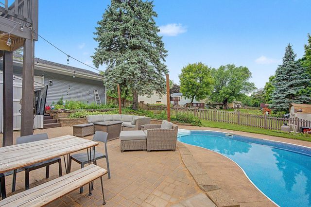 1579 Hilo Avenue N, Oakdale, MN 55128