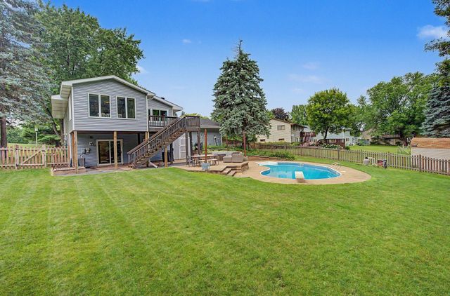 1579 Hilo Avenue N, Oakdale, MN 55128
