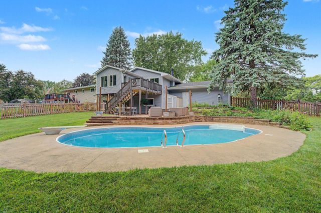 1579 Hilo Avenue N, Oakdale, MN 55128