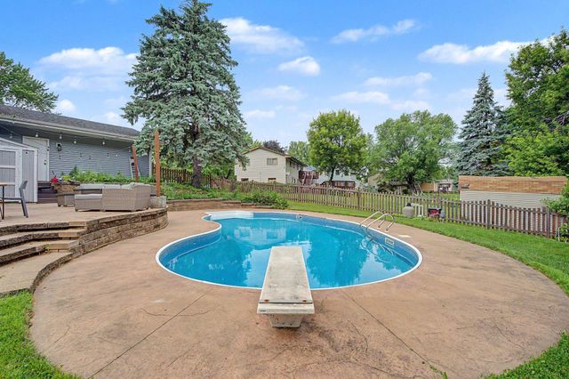 1579 Hilo Avenue N, Oakdale, MN 55128
