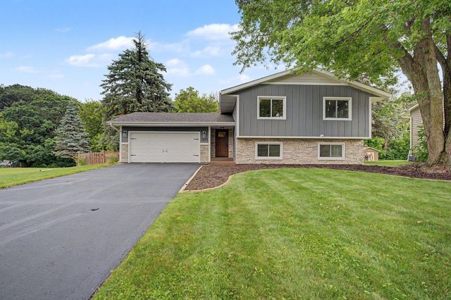 1579 Hilo Avenue N, Oakdale, MN 55128