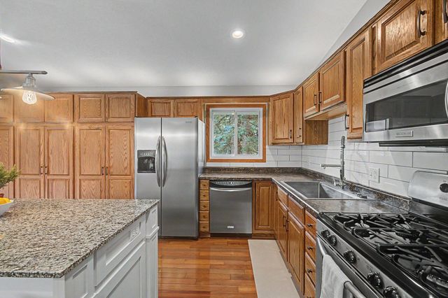 1579 Hilo Avenue N, Oakdale, MN 55128