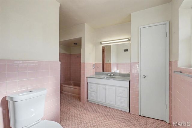 1400 Norman Place, Warson Woods, MO 63122