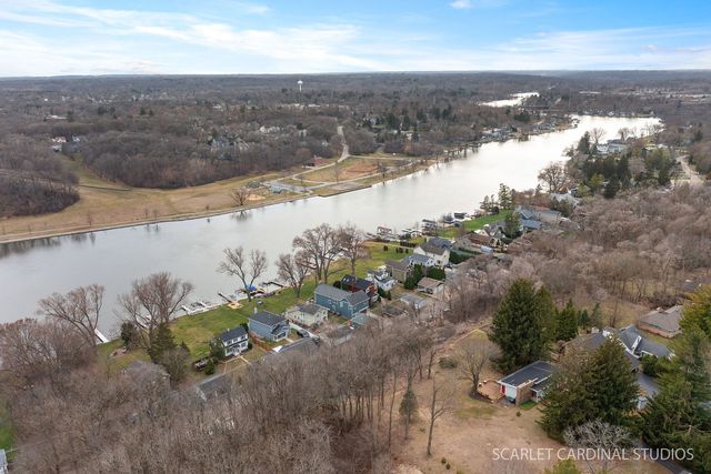 705 Spring Beach Way, Cary, IL 60013