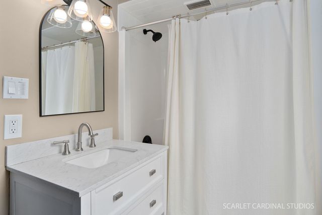 705 Spring Beach Way, Cary, IL 60013