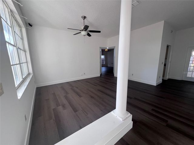 9224 SUNFLOWER DR, Tampa, FL 33647