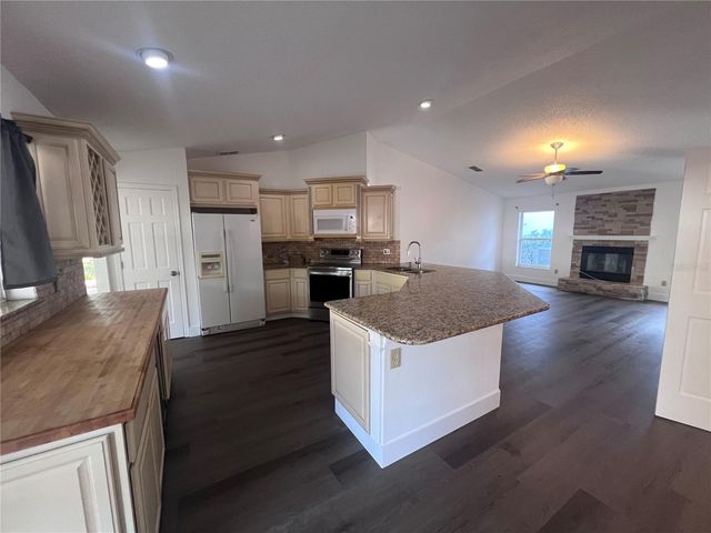 9224 SUNFLOWER DR, Tampa, FL 33647