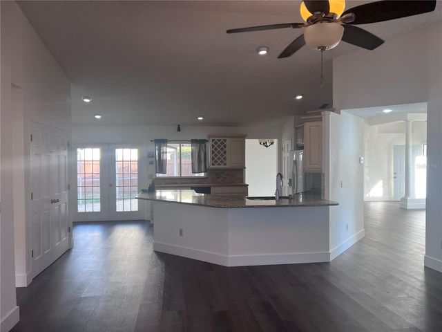 9224 SUNFLOWER DR, Tampa, FL 33647