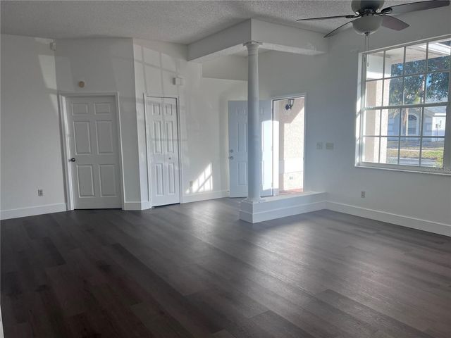 9224 SUNFLOWER DR, Tampa, FL 33647