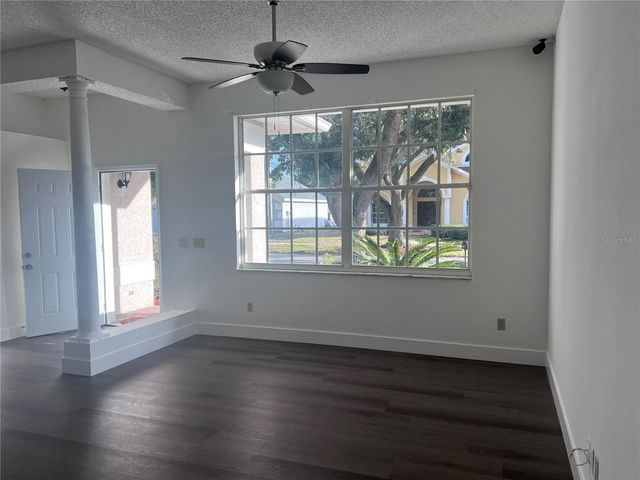 9224 SUNFLOWER DR, Tampa, FL 33647