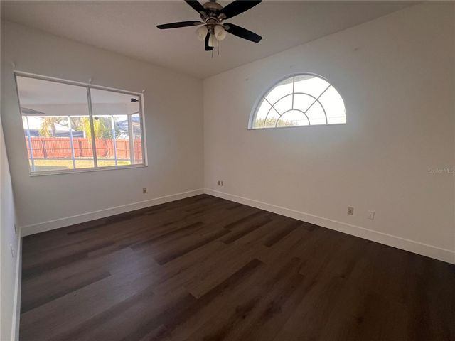 9224 SUNFLOWER DR, Tampa, FL 33647