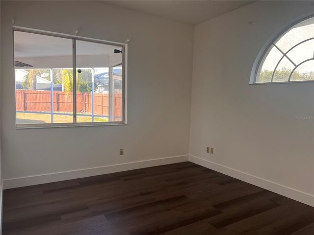 9224 SUNFLOWER DR, Tampa, FL 33647