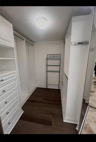 9224 SUNFLOWER DR, Tampa, FL 33647