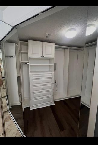 9224 SUNFLOWER DR, Tampa, FL 33647