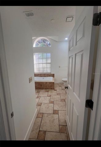 9224 SUNFLOWER DR, Tampa, FL 33647