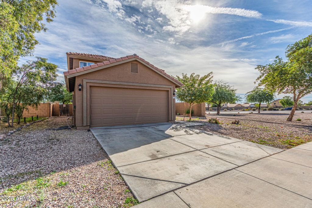 22613 W DESERT BLOOM Street, Buckeye, AZ 85326 — photo 2