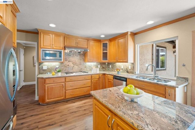 3006 Melbourne Ct, Pleasanton, CA 94588