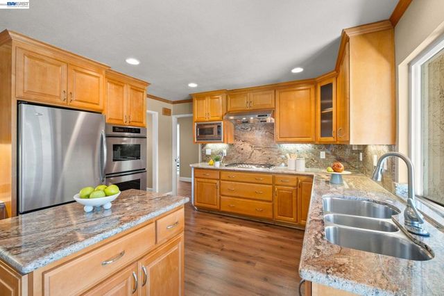 3006 Melbourne Ct, Pleasanton, CA 94588