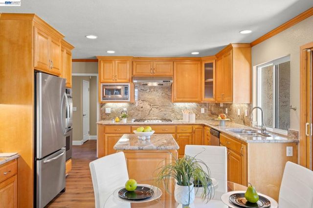 3006 Melbourne Ct, Pleasanton, CA 94588