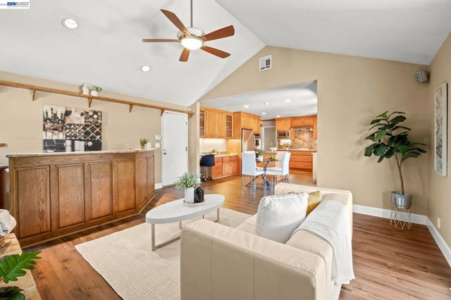 3006 Melbourne Ct, Pleasanton, CA 94588