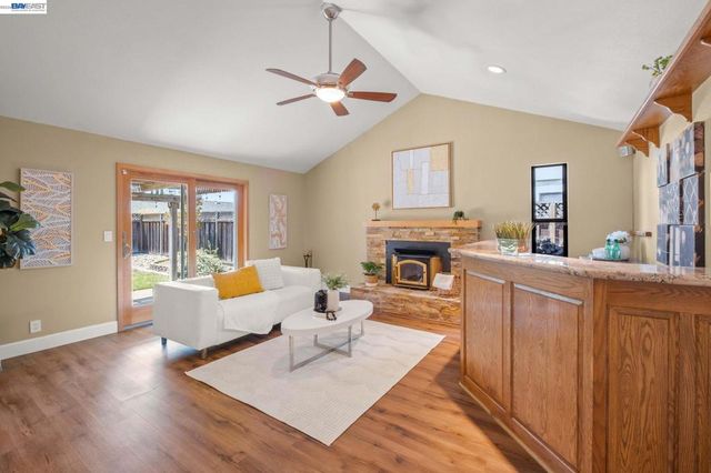 3006 Melbourne Ct, Pleasanton, CA 94588