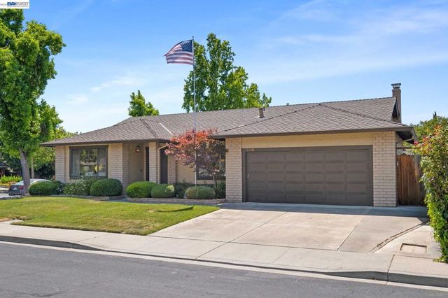 3006 Melbourne Ct, Pleasanton, CA 94588