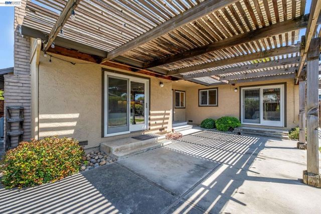 3006 Melbourne Ct, Pleasanton, CA 94588