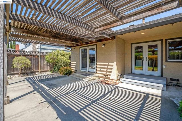 3006 Melbourne Ct, Pleasanton, CA 94588