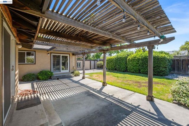 3006 Melbourne Ct, Pleasanton, CA 94588