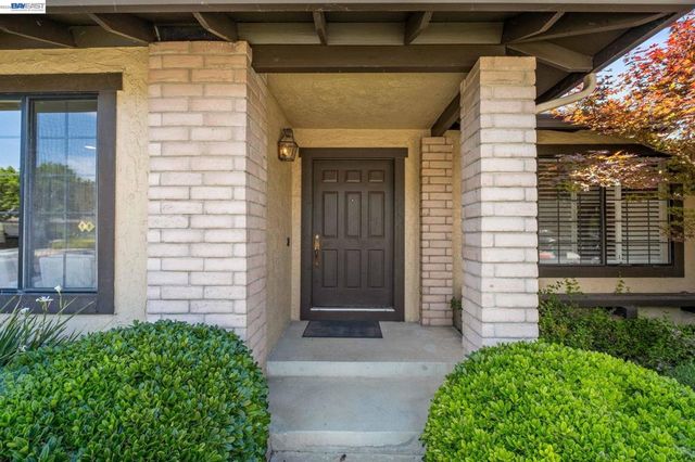 3006 Melbourne Ct, Pleasanton, CA 94588