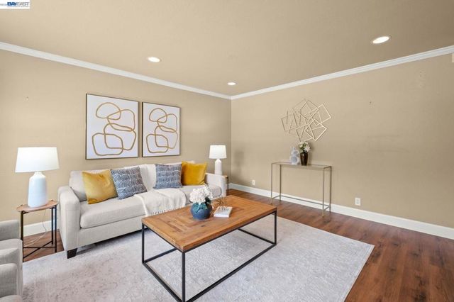 3006 Melbourne Ct, Pleasanton, CA 94588
