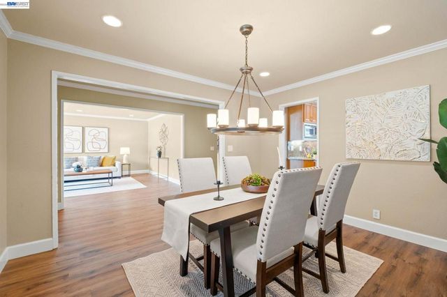 3006 Melbourne Ct, Pleasanton, CA 94588