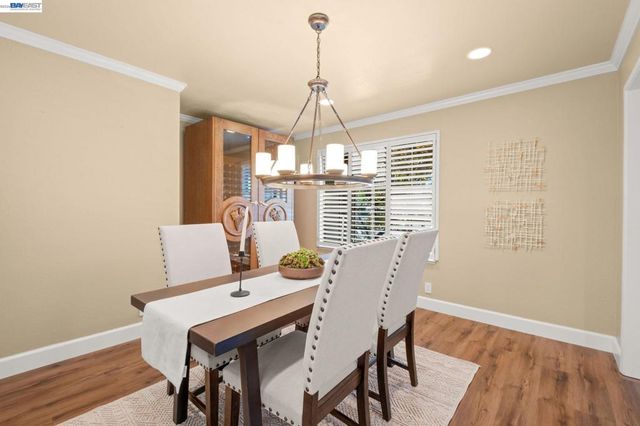 3006 Melbourne Ct, Pleasanton, CA 94588