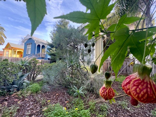 1022 Chestnut Street, Oakland, CA 94607