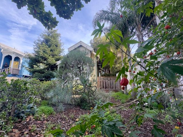 1022 Chestnut Street, Oakland, CA 94607