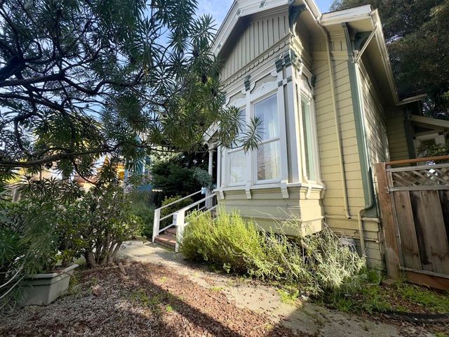 1022 Chestnut Street, Oakland, CA 94607