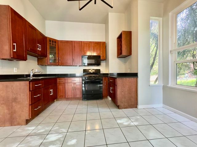 1022 Chestnut Street, Oakland, CA 94607