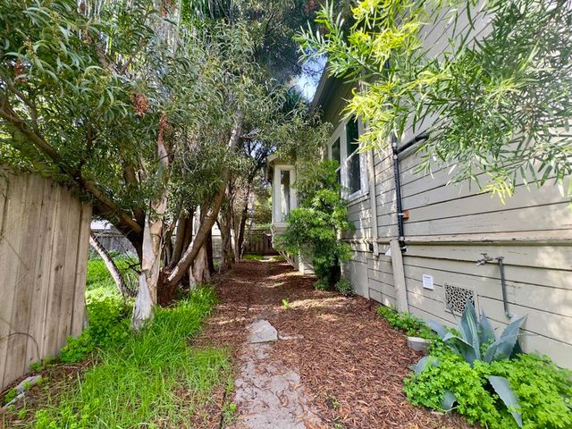 1022 Chestnut Street, Oakland, CA 94607