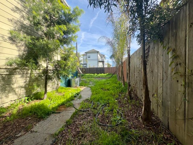 1022 Chestnut Street, Oakland, CA 94607