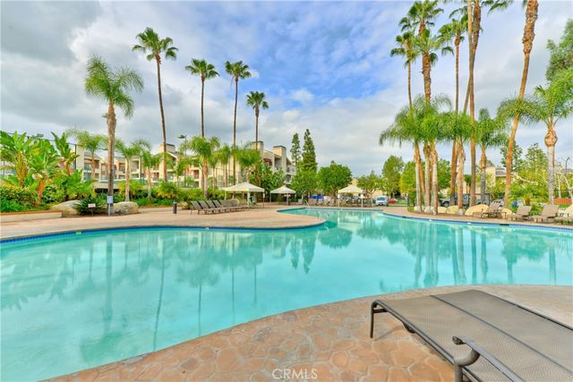 5520 Owensmouth Avenue 115, Woodland Hills, CA 91367