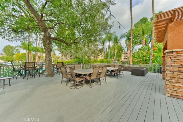 5520 Owensmouth Avenue 115, Woodland Hills, CA 91367