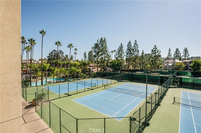 5520 Owensmouth Avenue 115, Woodland Hills, CA 91367