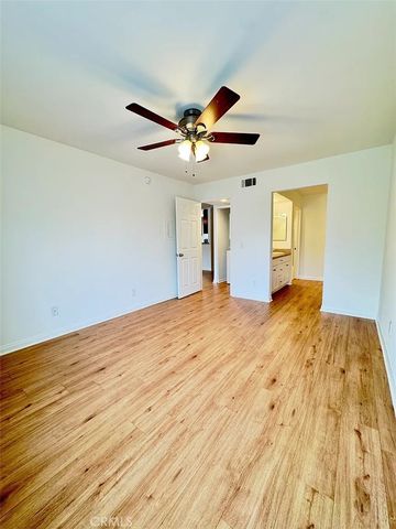 5520 Owensmouth Avenue 115, Woodland Hills, CA 91367