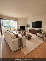 5520 Owensmouth Avenue 115, Woodland Hills, CA 91367