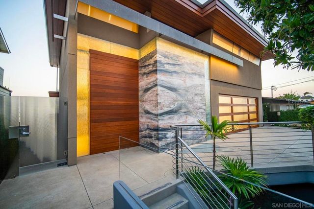 1230 Neptune Ave, Encinitas, CA 92024