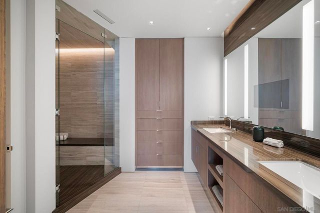 1230 Neptune Ave, Encinitas, CA 92024