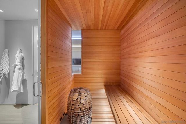 1230 Neptune Ave, Encinitas, CA 92024