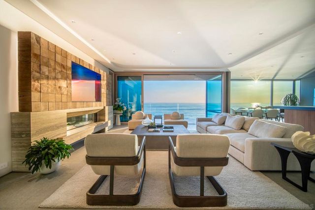 1230 Neptune Ave, Encinitas, CA 92024